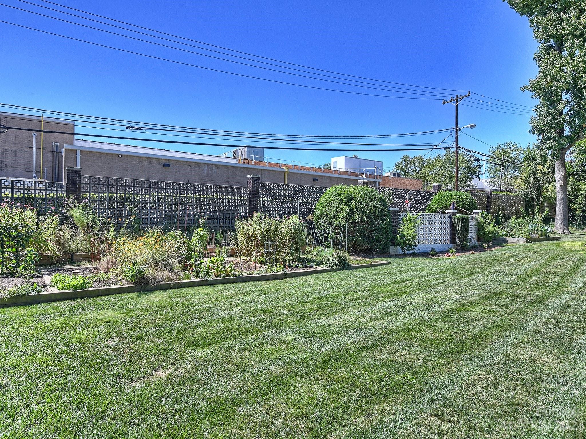 1300 Reece Road, Unit 420 Charlotte, NC 28209 - Photo 18 of 19 Gallery Image 18
