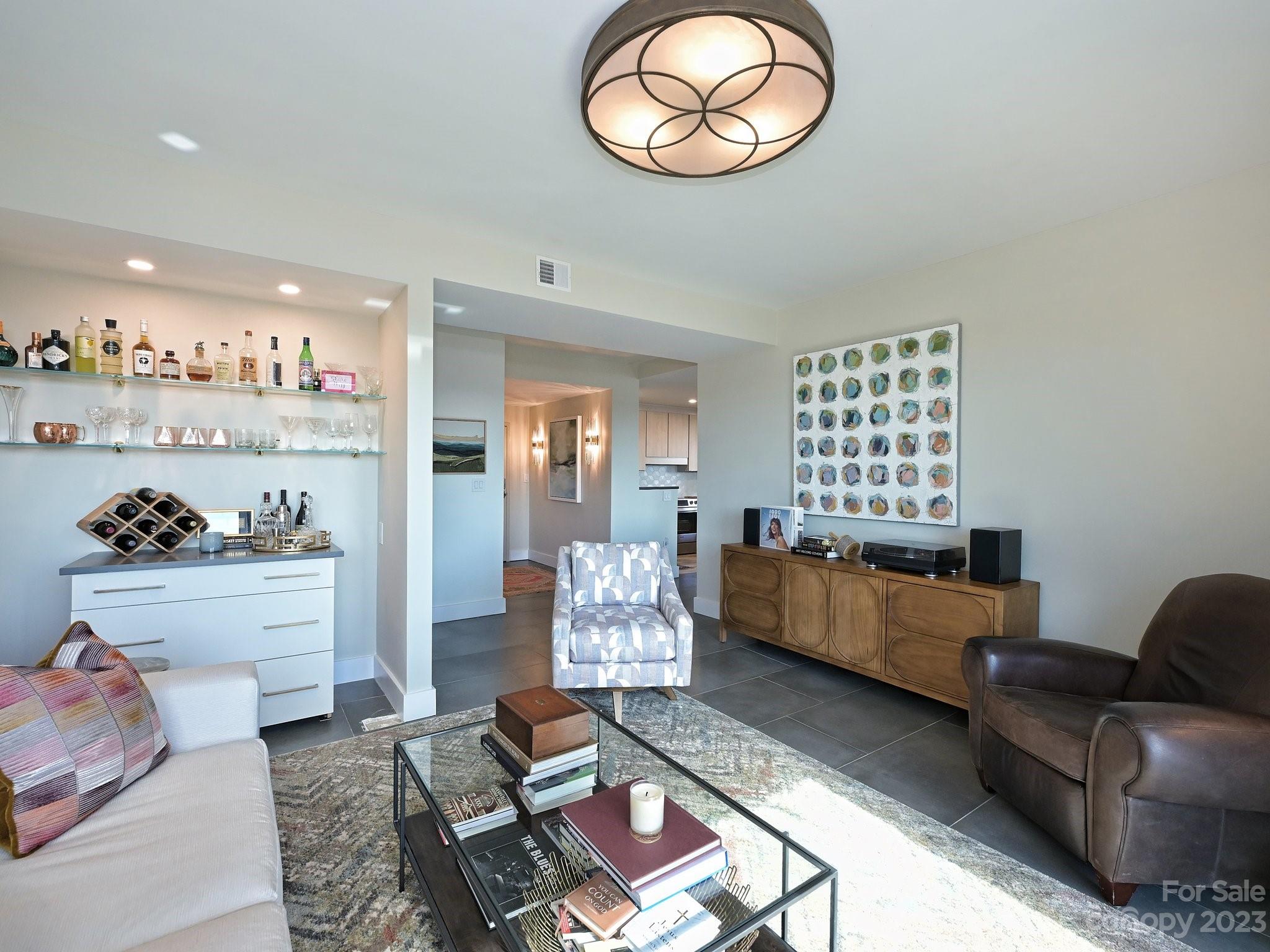 1300 Reece Road, Unit 420 Charlotte, NC 28209 - Photo 5 of 19 Gallery Image 5