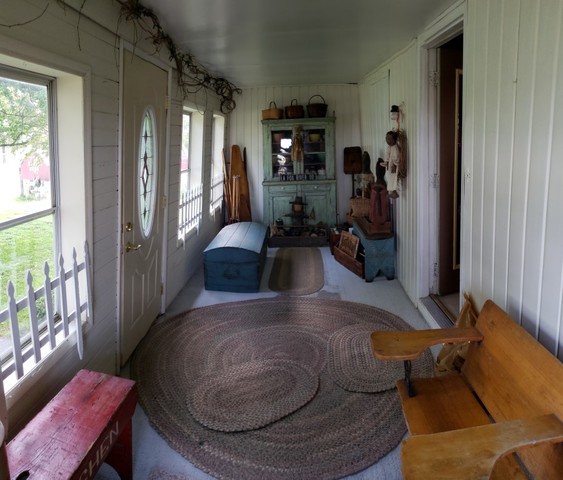 12721 Coleta Road Sterling, IL 61081 - Photo 21 of 35 a room with furniture and a window