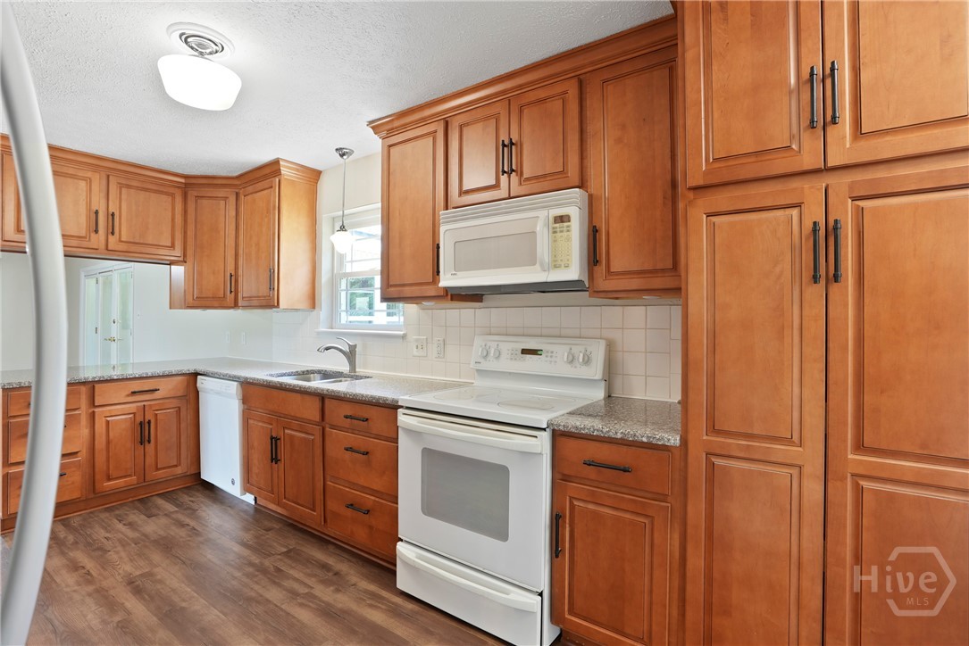 13609 Rockingham Road Savannah, GA 31419 - Photo 30 of 39 Kitchen features raised panel wood cabinets with crown molding & granite counters