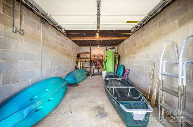 a picture of a wall with a white building