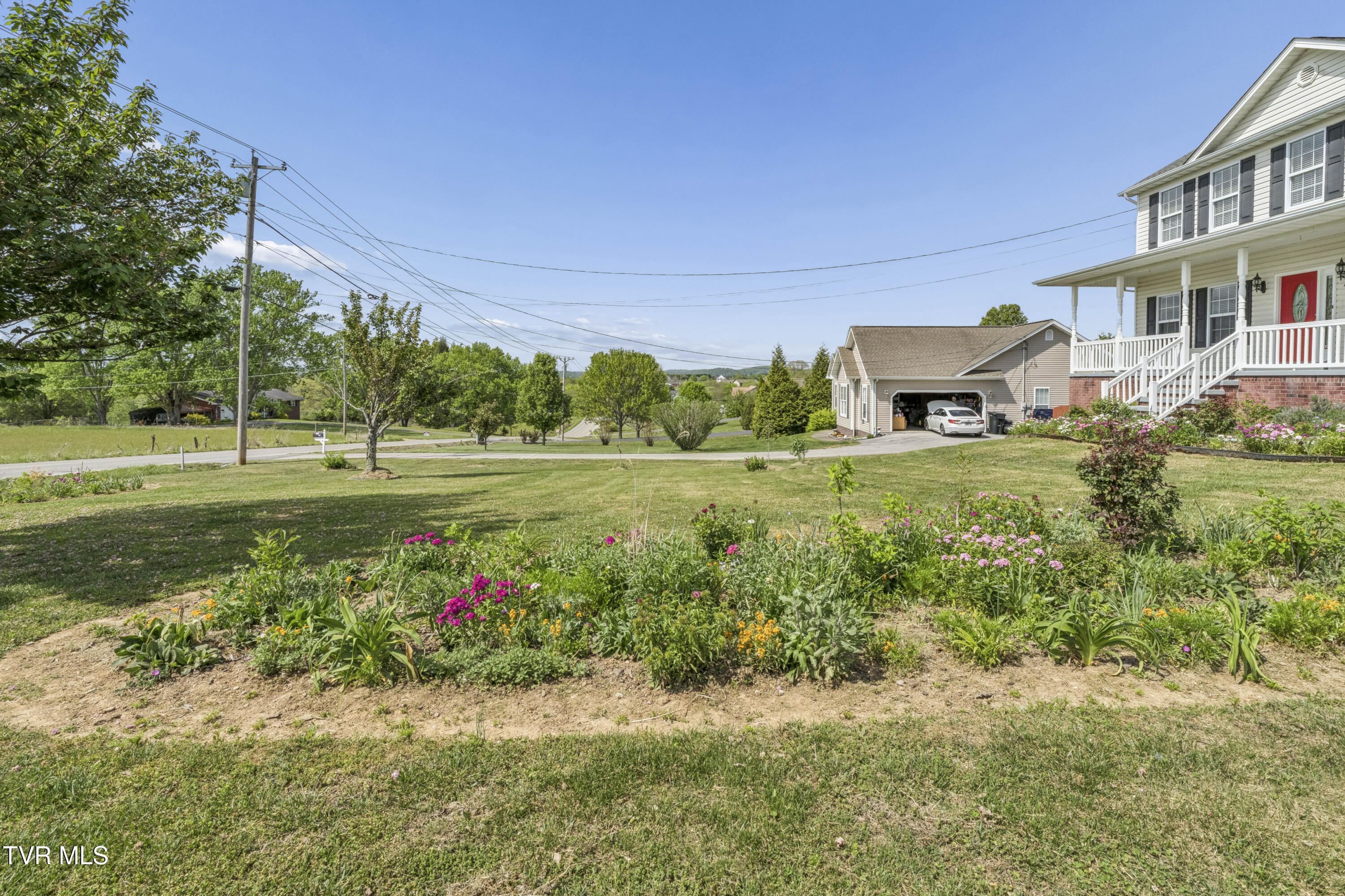 401 Leesburg Road Telford, TN 37690 - Photo 6 of 62 LeesburgFloral-8