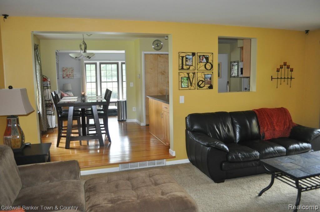 662 Glenwyth Road Brighton, MI 48116 - Photo 20 of 36 Family Room looking into Breakfast Room and Kitchen