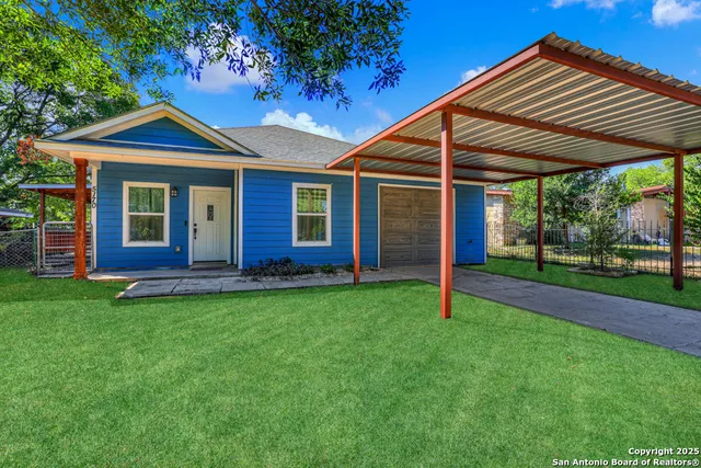 a view of a house with a yard