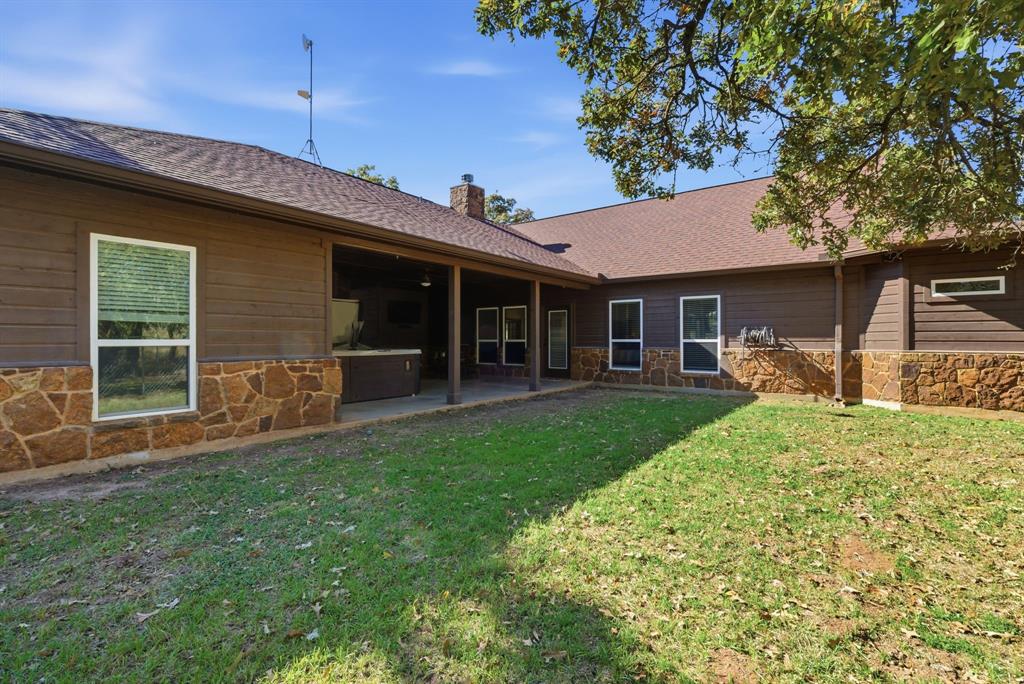 160 Falcon Drive Weatherford, TX 76088 - Photo 31 of 40 a view of a house with a yard and sitting area