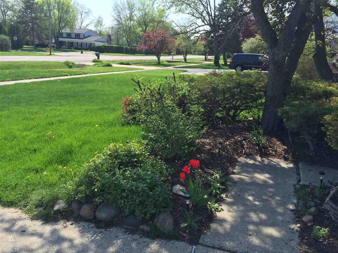 2152 West Wattles Road Troy, MI 48098 - Photo 3 of 65 31332663-2.JPG