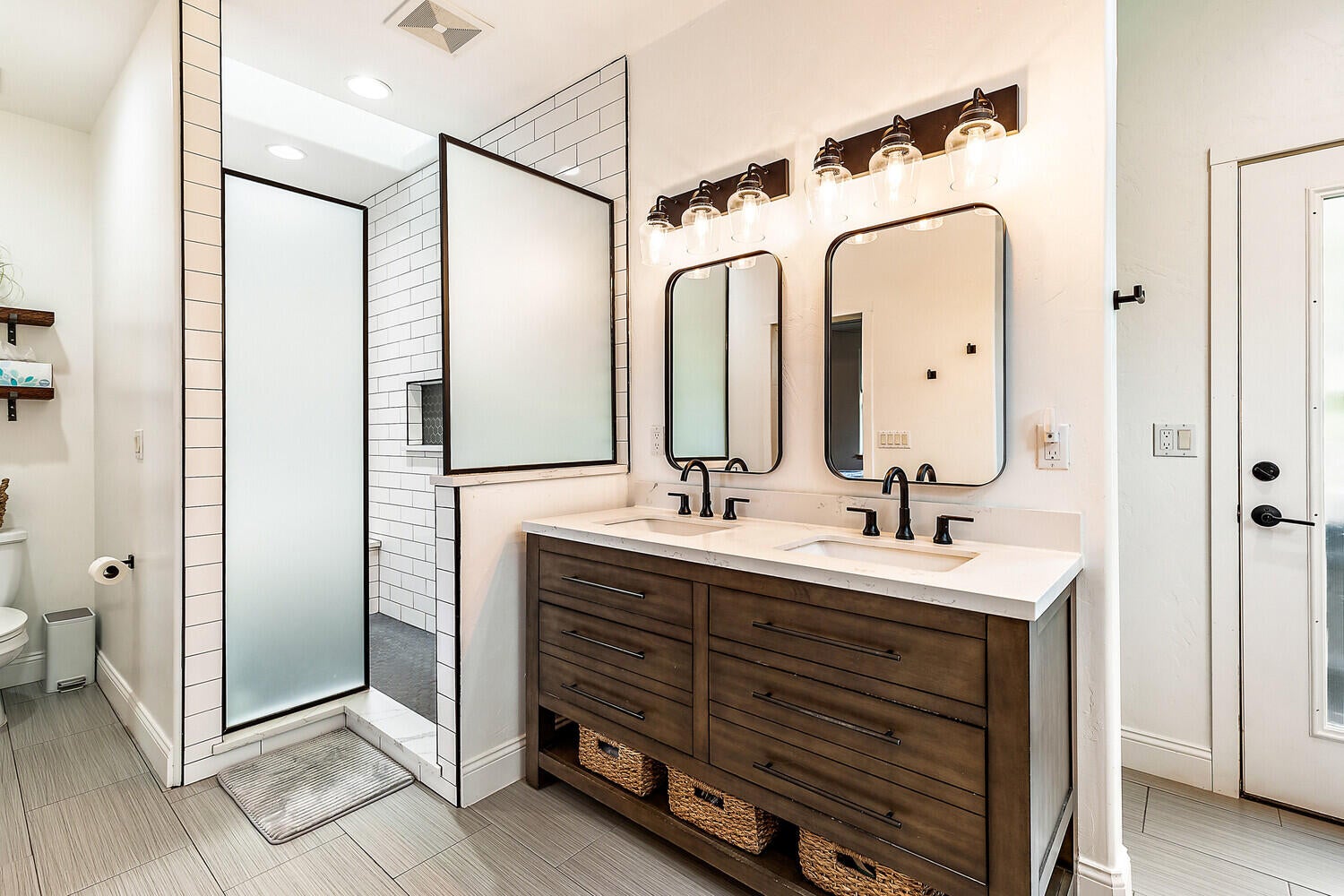 15319 Shiloh Road White City, OR 97503 - Photo 46 of 75 Primary bathroom is generous size with double vanity and walk-in shower