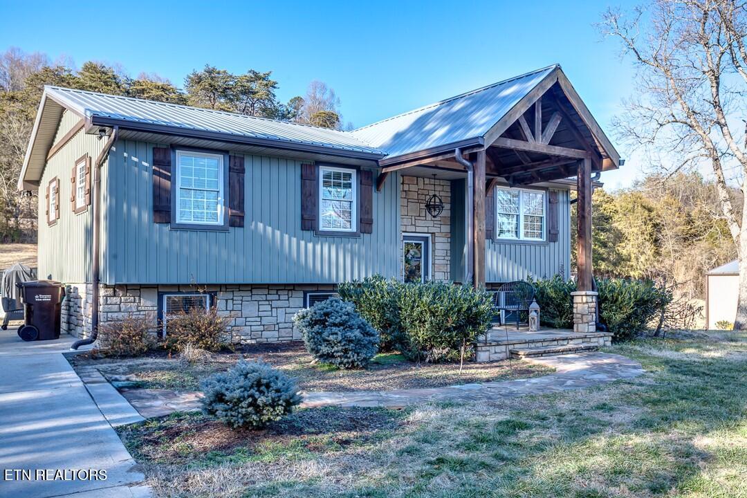 9526 Crisman Road Heiskell, TN 37754 - Photo 3 of 45 004250129-1-9526CrismanRdHeiskellTn-SCRE