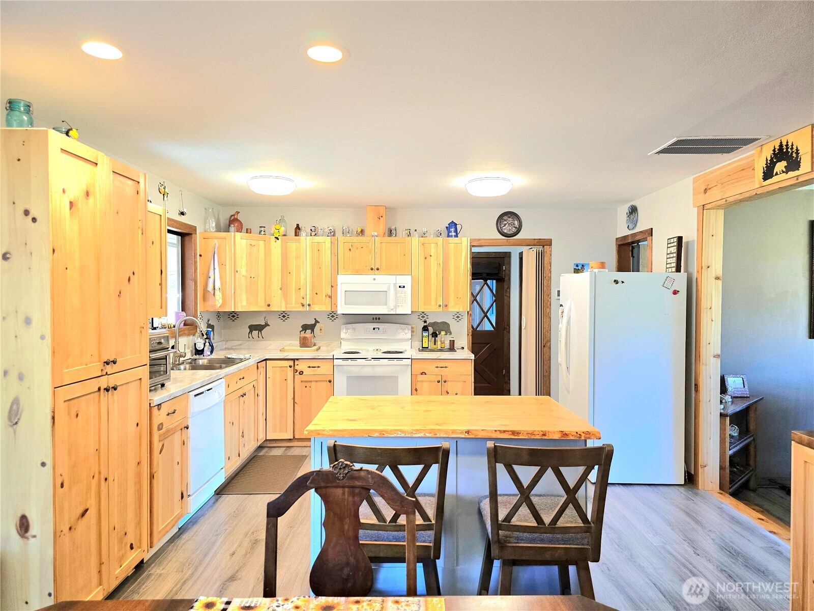 2352 Pacific Street Raymond, WA 98577 - Photo 8 of 40 Gallery Image 8
