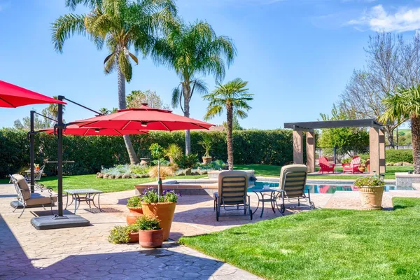 a view of a house with backyard and a tree