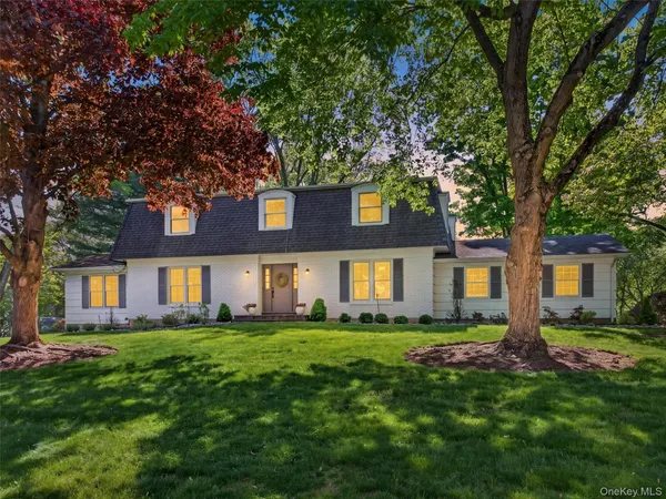 $970,000 | 9 Woodthrush Drive, West Nyack, NY 10994