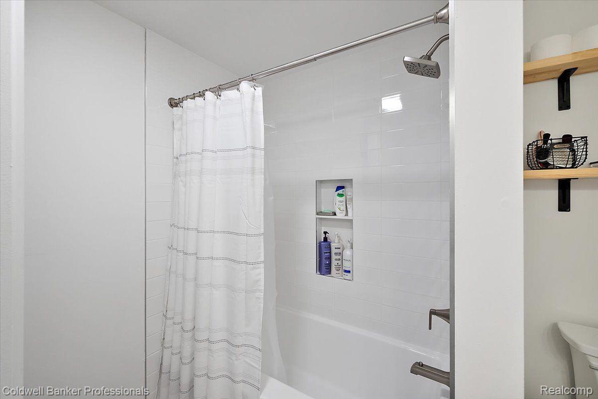 2812 Hartline Drive Rochester, MI 48309 - Photo 16 of 34