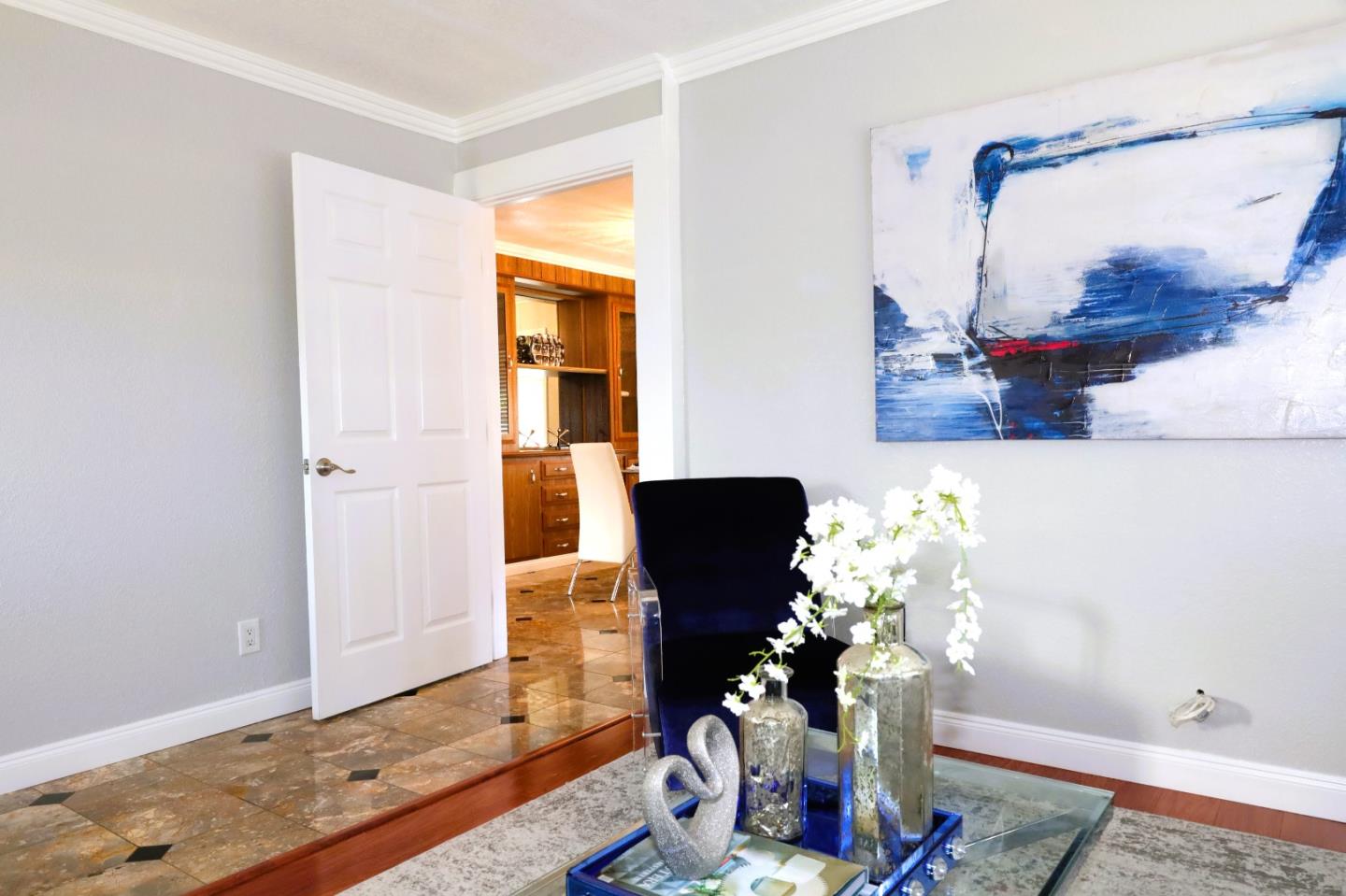 5450 Monterey Road, Unit 168 San Jose, CA 95111 - Photo 40 of 65 a living room with furniture and a potted plant