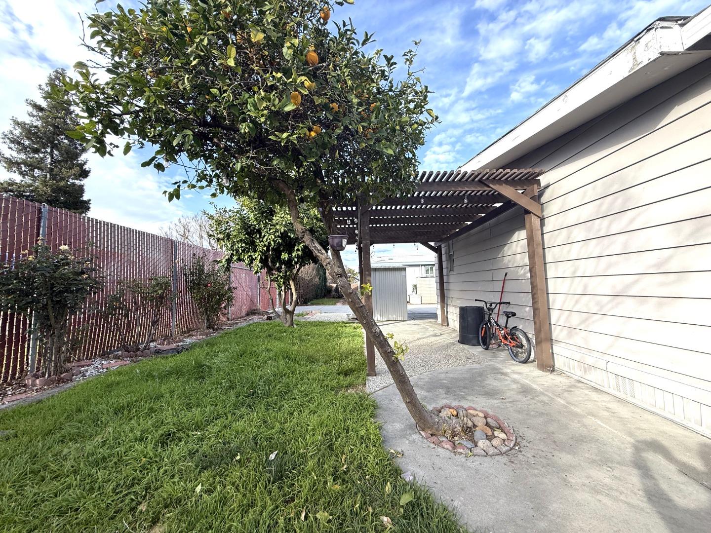 5450 Monterey Road, Unit 168 San Jose, CA 95111 - Photo 60 of 65 a view of a backyard with plants and a patio