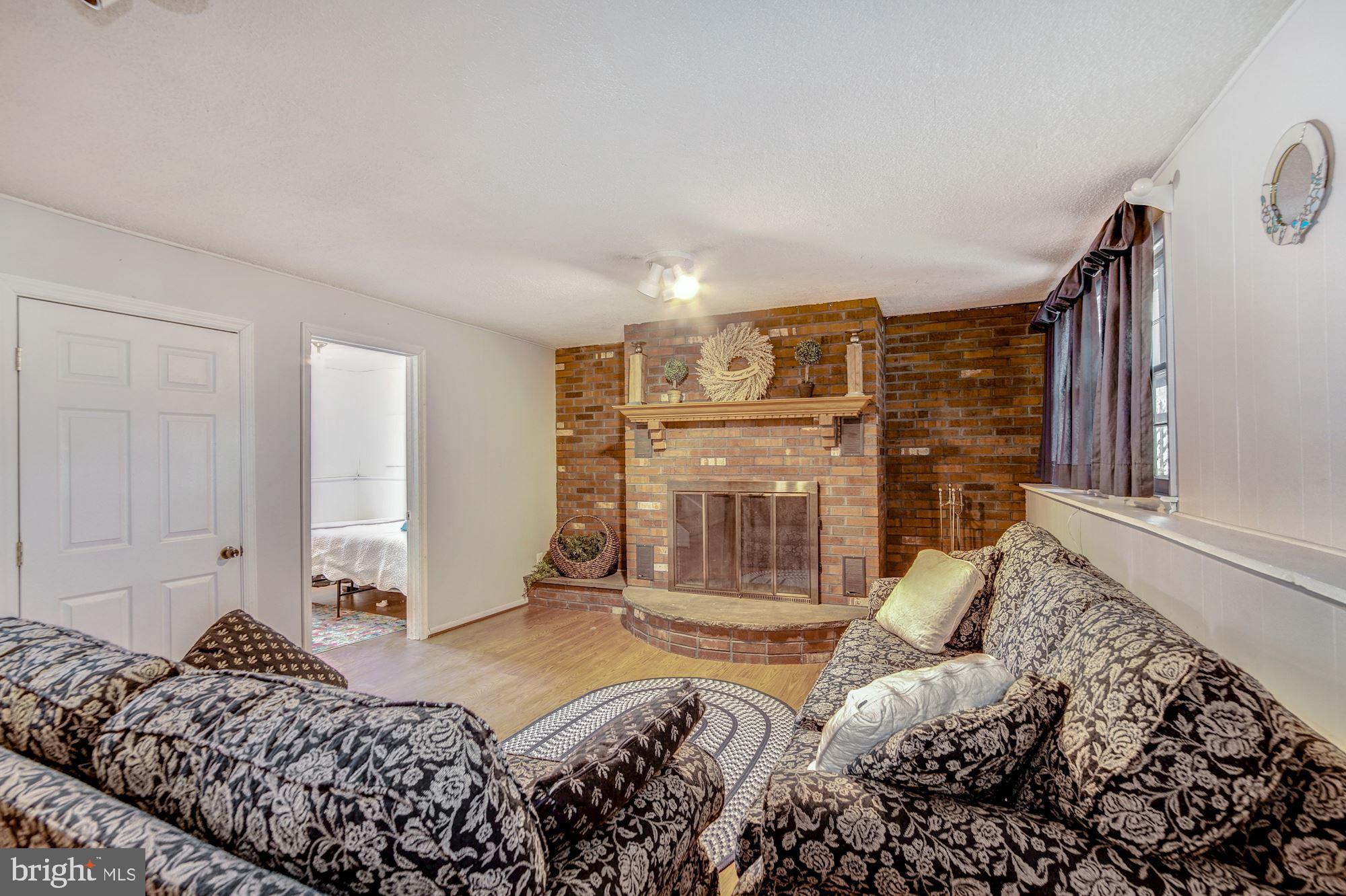 906 Linfield Road Newark, DE 19713 - Photo 17 of 28 Cozy family room