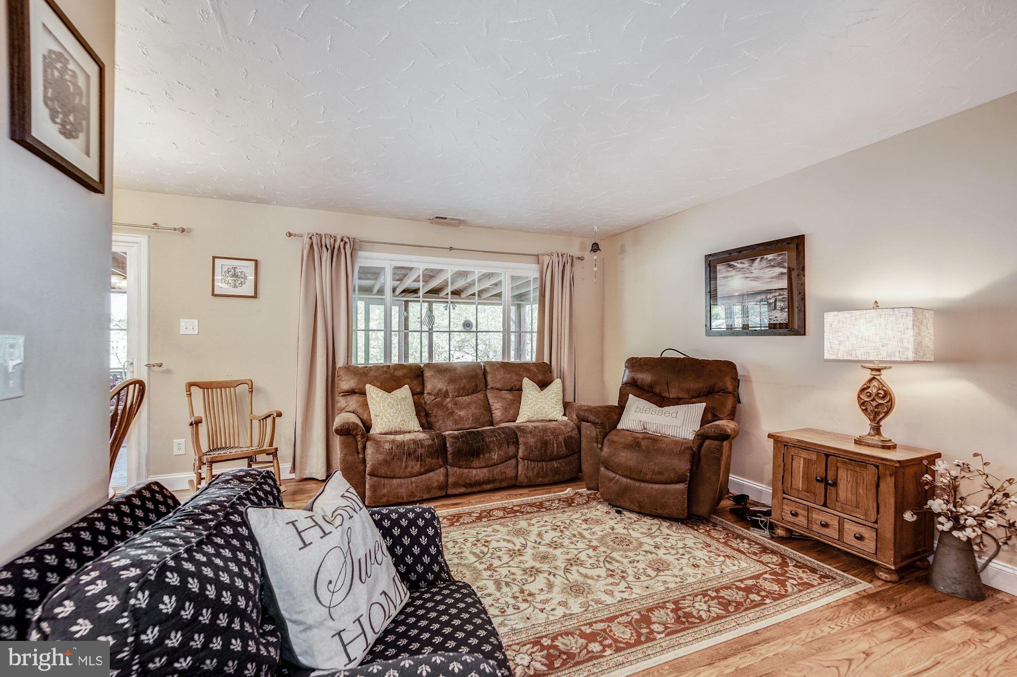 906 Linfield Road Newark, DE 19713 - Photo 5 of 28 Living room