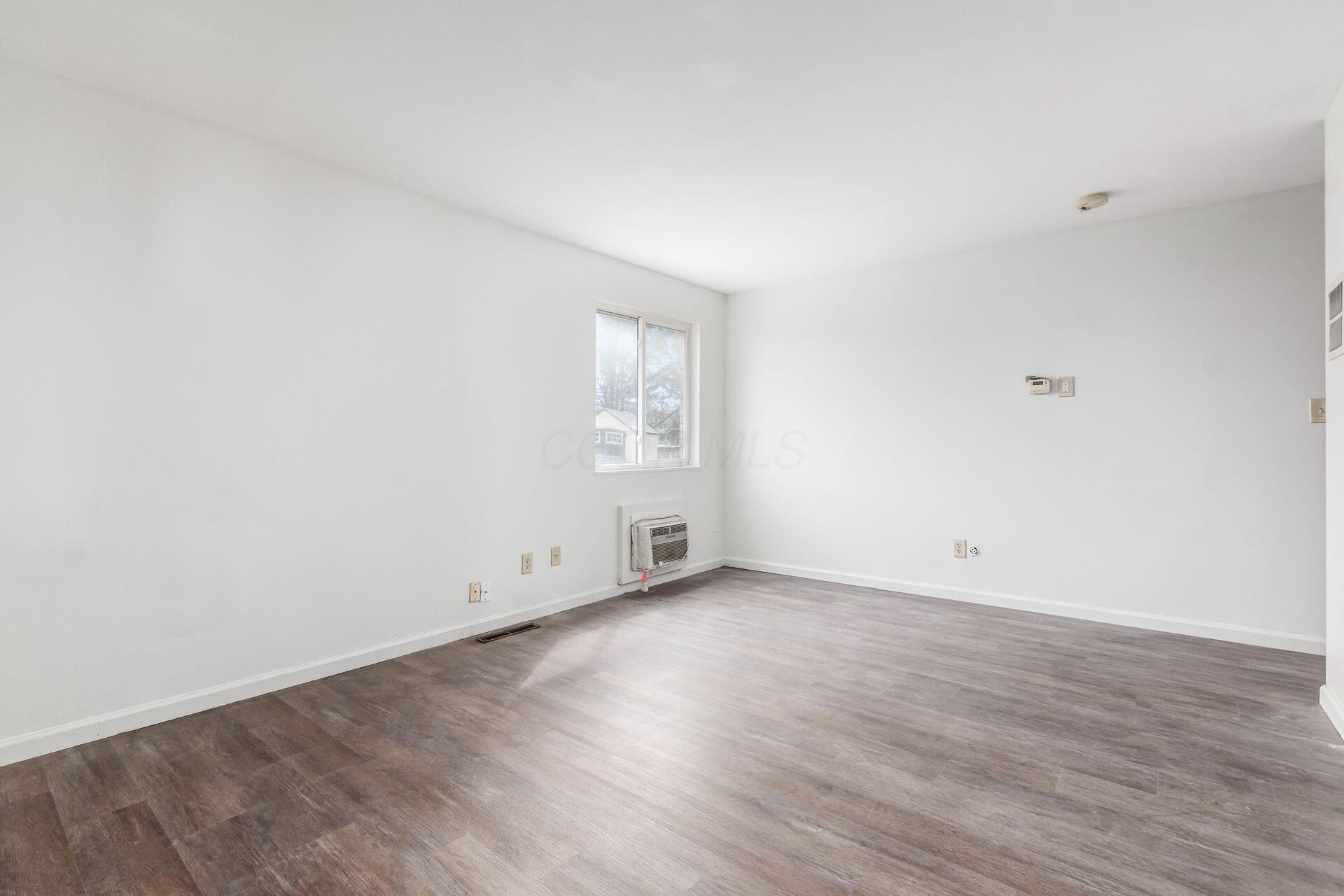 1565 Smith Road Columbus, OH 43207 - Photo 6 of 24 006_1f3e5d9b0_M 1565 Smith005