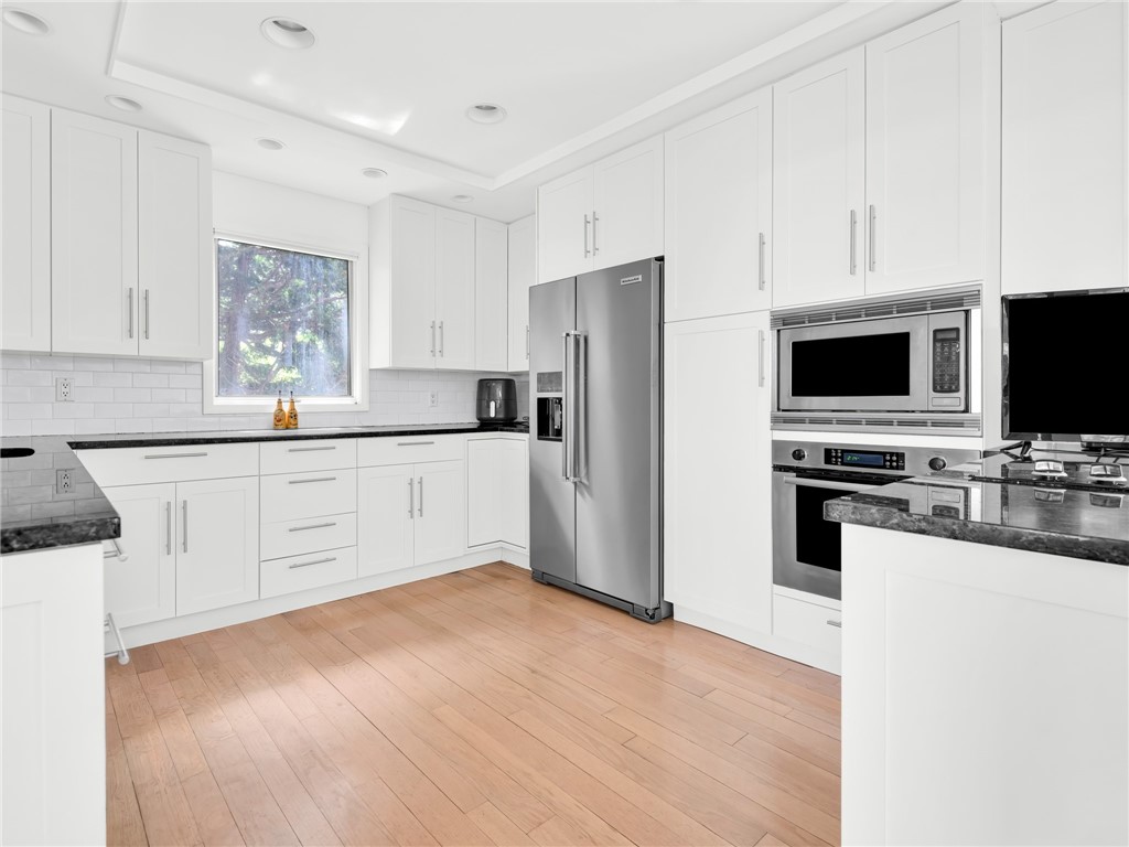275 Boston Neck Road Narragansett, RI 02882 - Photo 12 of 46