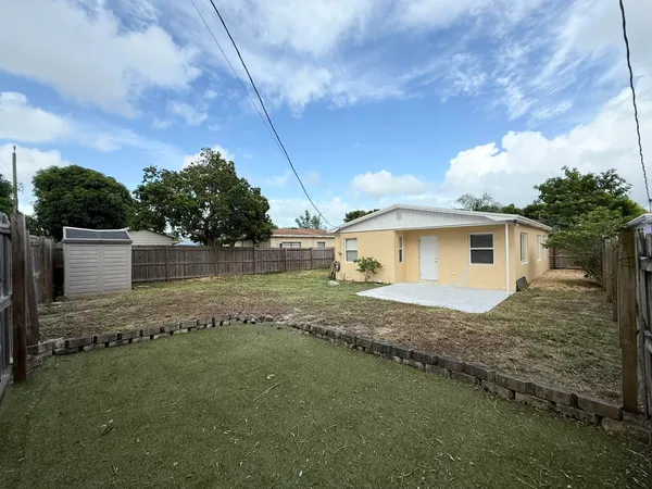 $2,700 | 1405 North J Terrace, Lake Worth Beach, FL 33460