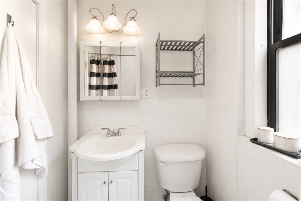 64 Queensberry Street, Unit 101 Boston, MA 02215 - Photo 7 of 12