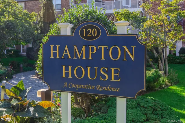 $479,000 | 120 Morris Avenue, Unit B5, Rockville Centre, NY 11570