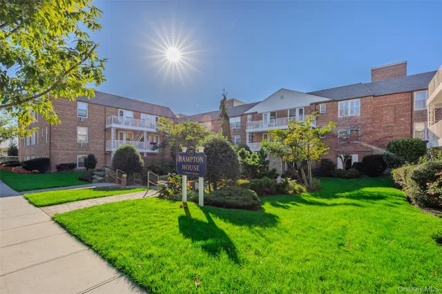 $479,000 | 120 Morris Avenue, Unit B5, Rockville Centre, NY 11570