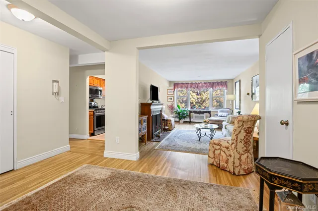 $479,000 | 120 Morris Avenue, Unit B5, Rockville Centre, NY 11570