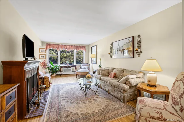 $479,000 | 120 Morris Avenue, Unit B5, Rockville Centre, NY 11570