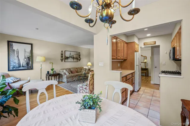 $479,000 | 120 Morris Avenue, Unit B5, Rockville Centre, NY 11570