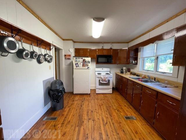 2212 Bozoo Road Peterstown, WV 24963 - Photo 12 of 22 Gallery Image 12