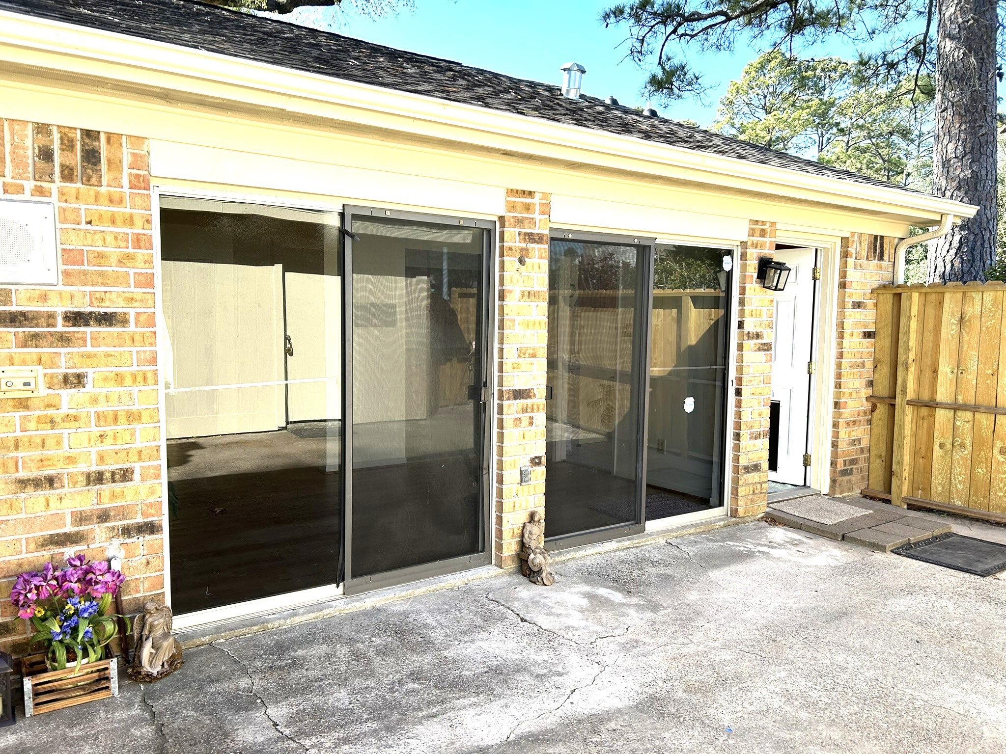 25414 Cottage Hill Lane Spring, TX 77373 - Photo 39 of 50 Sliding glass doors have screens.