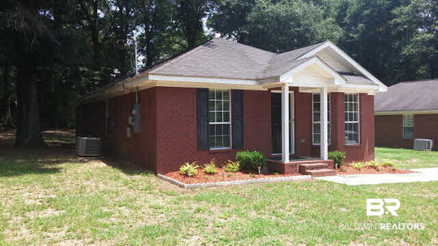 6858 Colonial Terrace Mobile, AL 36618 - Photo 4 of 6 Front and side view