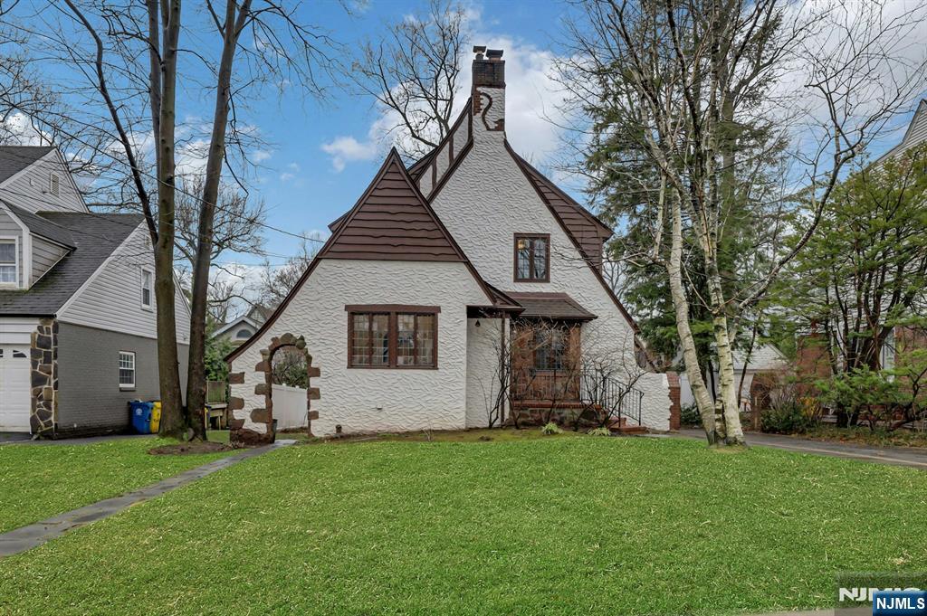 300 Churchill Road Teaneck, NJ 07666 - Photo 1 of 48