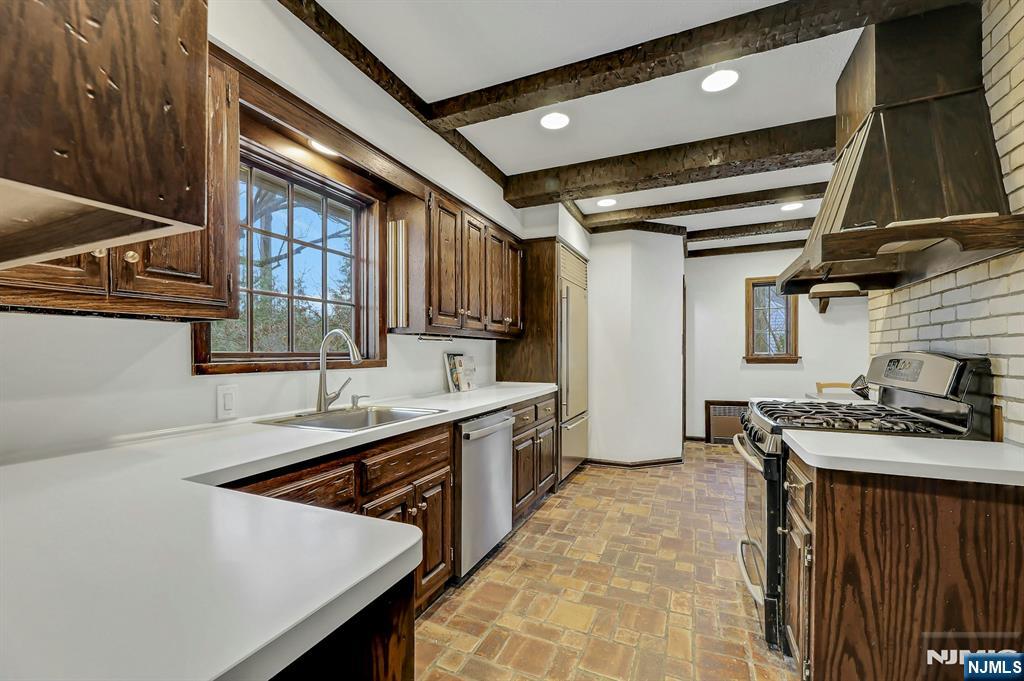 300 Churchill Road Teaneck, NJ 07666 - Photo 14 of 48