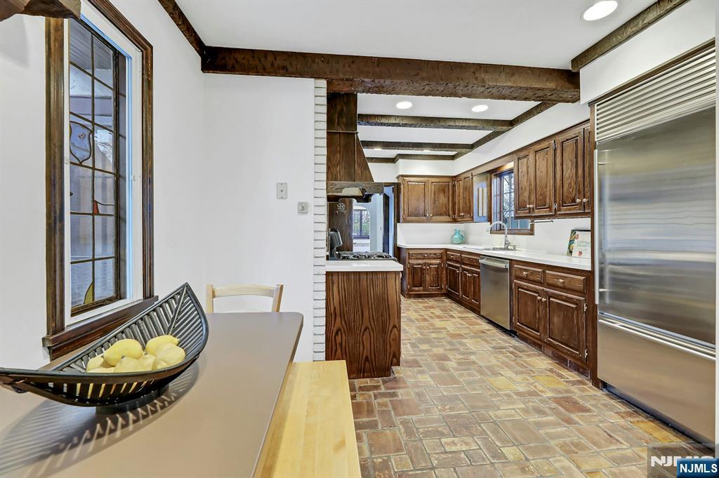 300 Churchill Road Teaneck, NJ 07666 - Photo 17 of 48