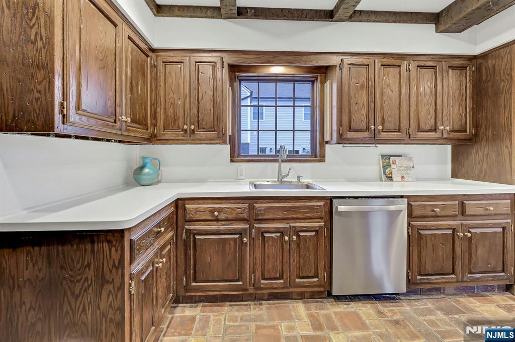 300 Churchill Road Teaneck, NJ 07666 - Photo 19 of 48