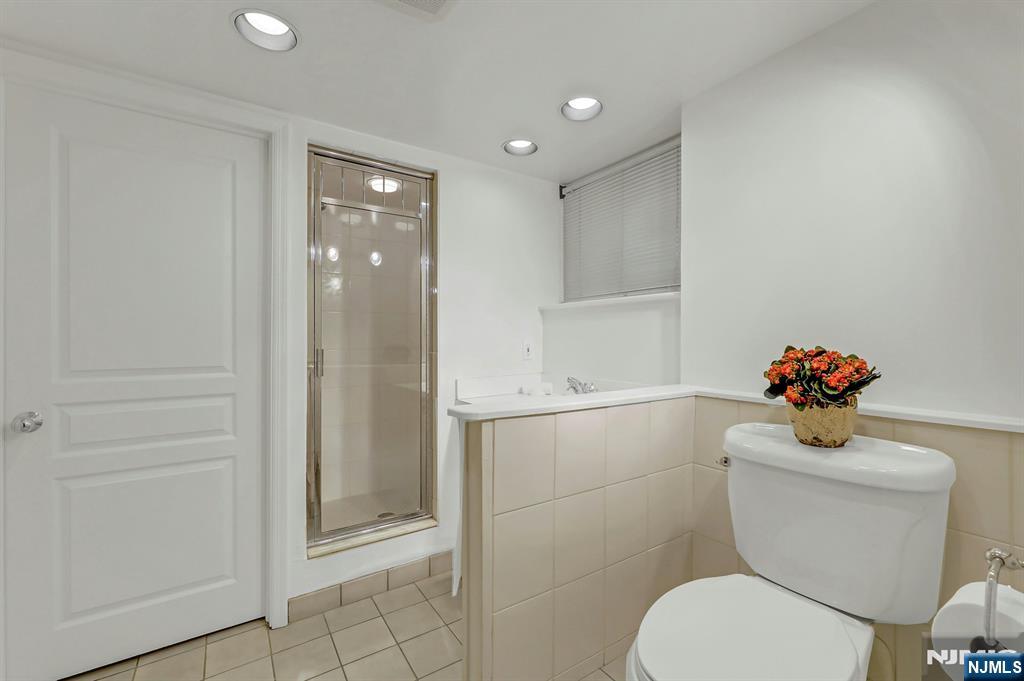 300 Churchill Road Teaneck, NJ 07666 - Photo 39 of 48