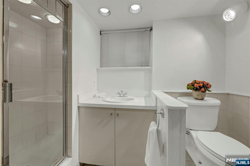 300 Churchill Road Teaneck, NJ 07666 - Photo 40 of 48