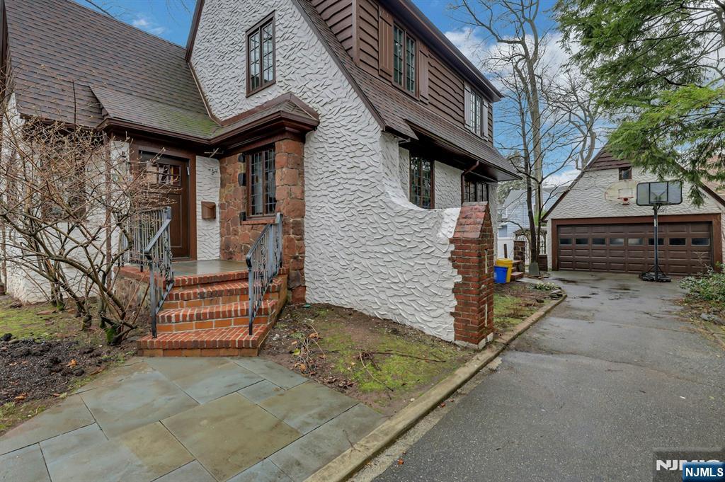 300 Churchill Road Teaneck, NJ 07666 - Photo 4 of 48