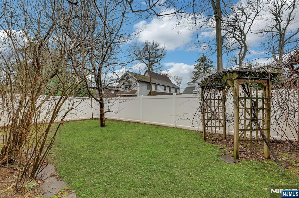 300 Churchill Road Teaneck, NJ 07666 - Photo 44 of 48