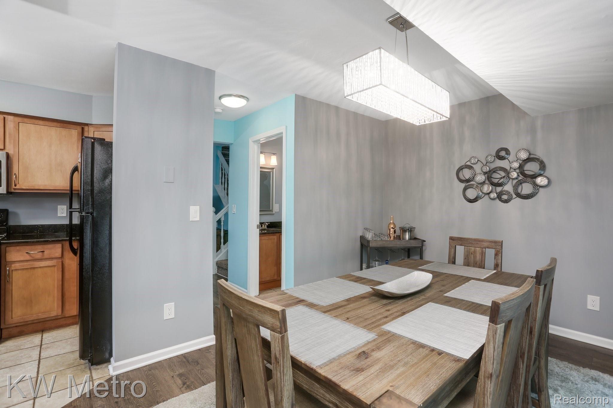 1578 Streamwood Court Rochester, MI 48307 - Photo 11 of 19 Dining Room