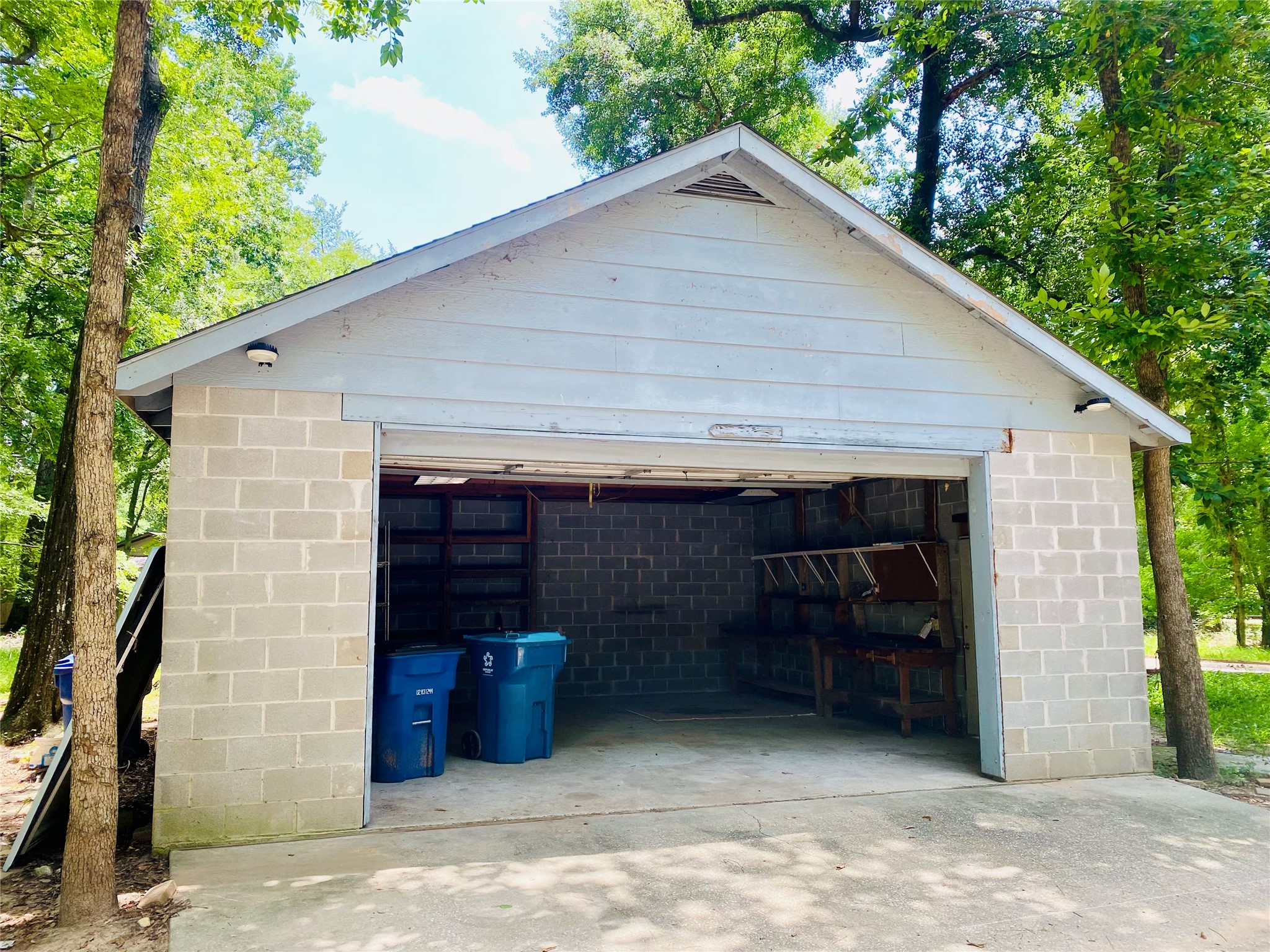 2500 Southline Road Conroe, TX 77384 - Photo 2 of 31 2 car oversized garage (Garage apartment attached)