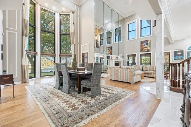 a view of a livingroom with furniture and a dining table
