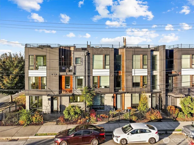 a view of entryway with outdoor area