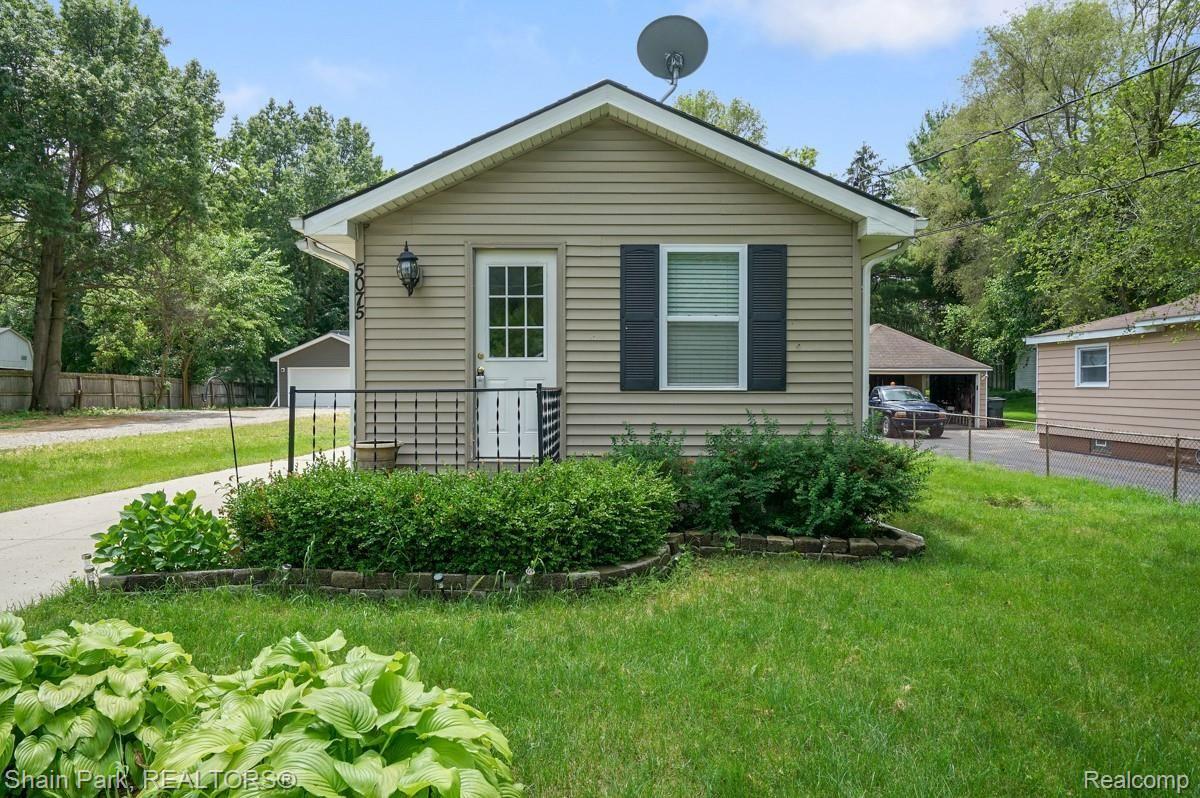 5075 Pheasant Road Waterford, MI 48327 - Photo 1 of 20 DSC03591.jpg