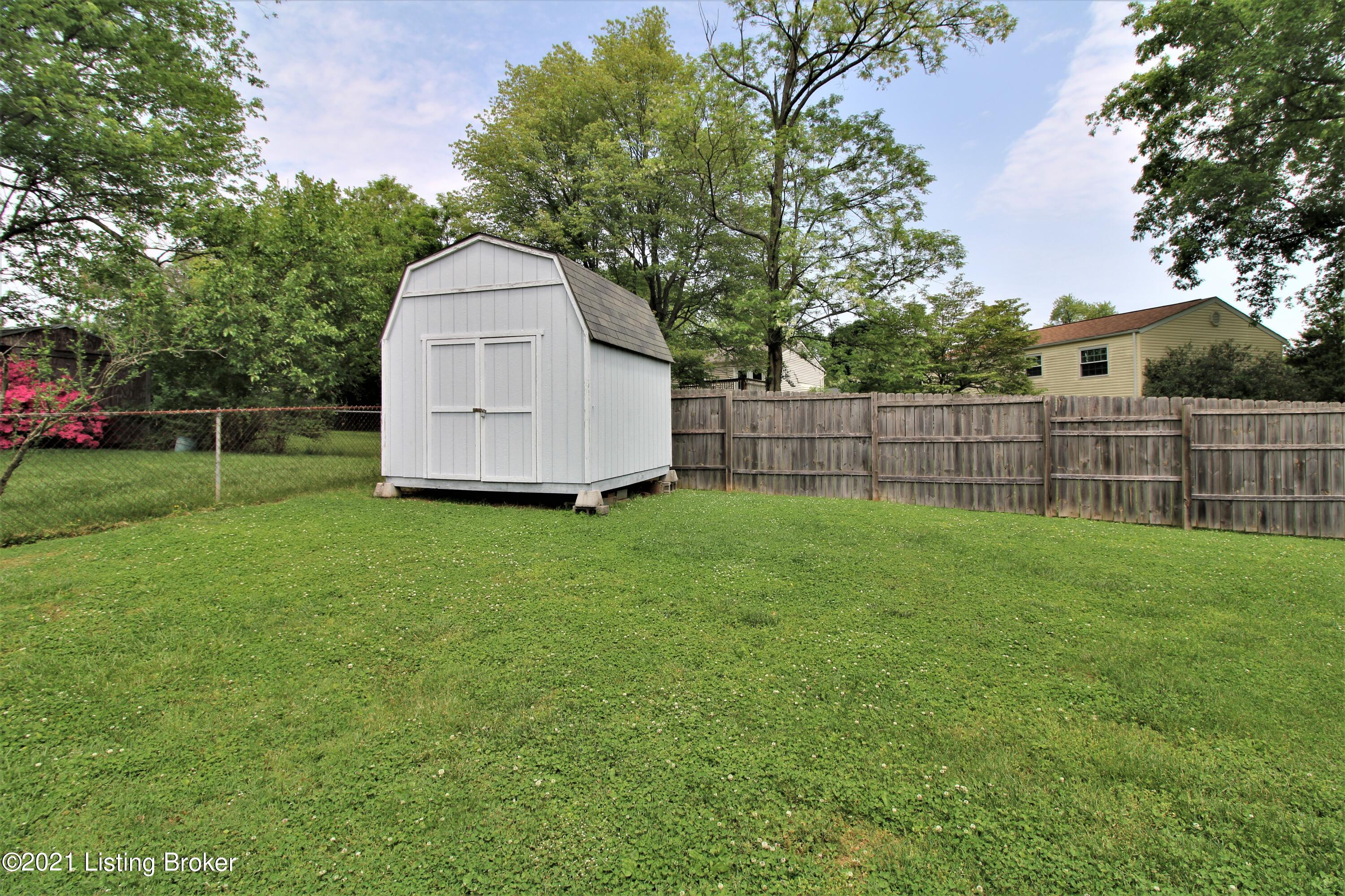 8306 Roseborough Road Louisville, KY 40228 - Photo 24 of 27 Back Yard