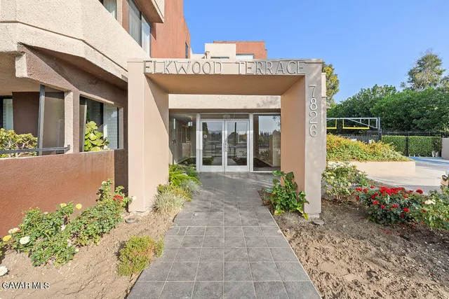 a view of a house with fountain in front of it
