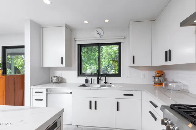 $1,098,000 | 354 Glenullen Drive, Pasadena, CA 91105