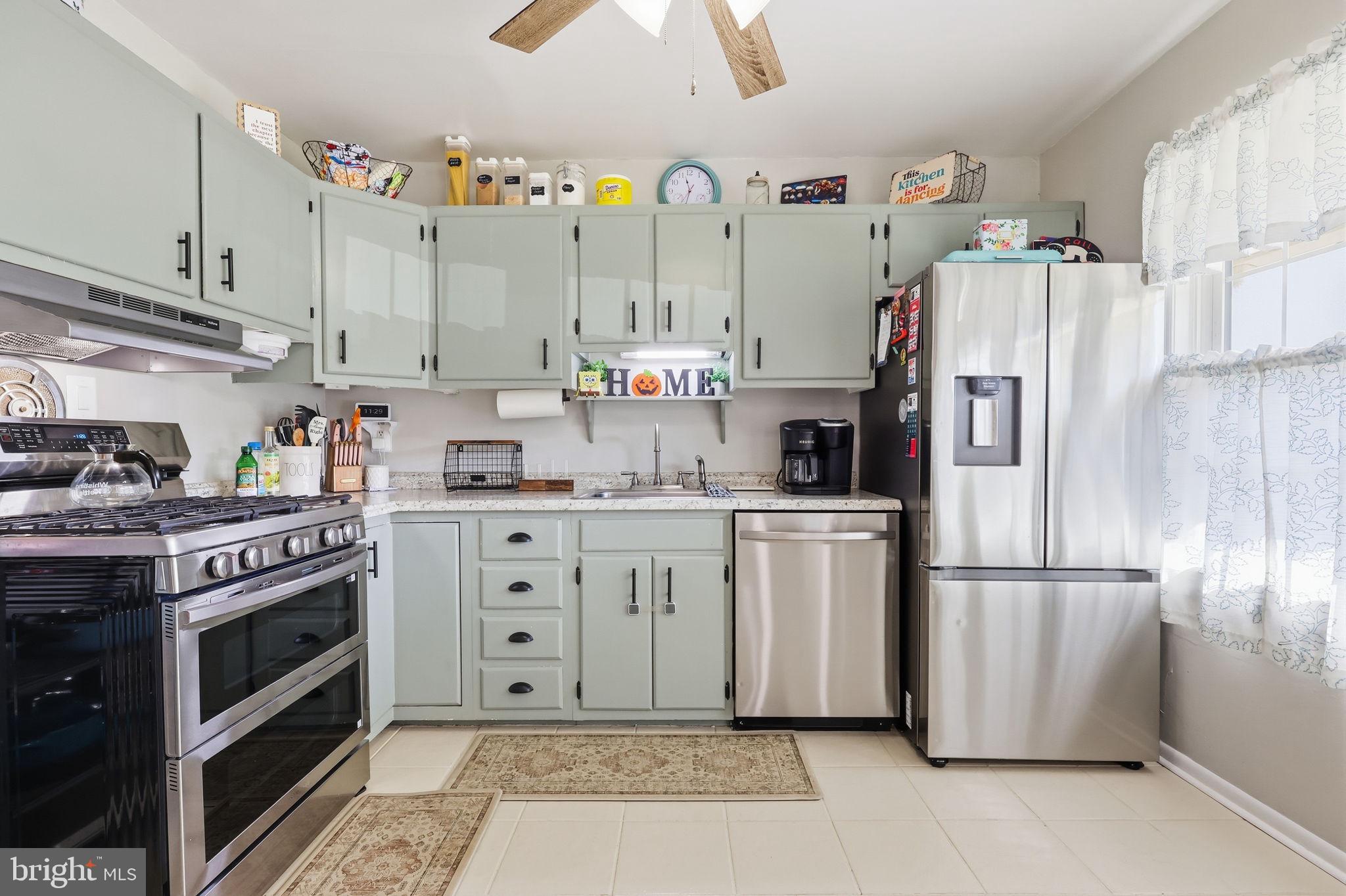 2808 Norcom Road Philadelphia, PA 19154 - Photo 15 of 37 Kitchen