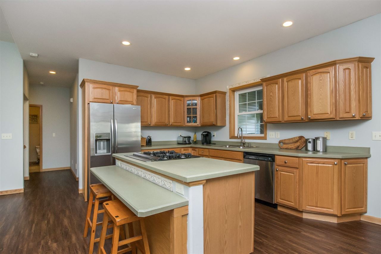 975 Wolf Ridge Road Hiawatha, IA 52233 - Photo 6 of 25 Gallery Image 6